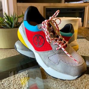 GUESS Speed Sneaker Size 6 NWOT